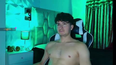 Snapshot of santyago_taylor chatting on 01/20/25, 11:54 Santyago online show from 01/20/25, 11:54