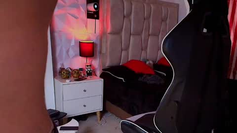 Snapshot of santyago_taylor chatting on 02/13/25, 07:10 Santyago online show from 02/13/25, 07:10