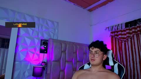 Snapshot of santyago_taylor chatting on 03/11/25, 08:20 Santyago online show from 03/11/25, 08:20