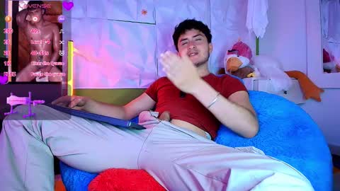 Snapshot of santyago_taylor chatting on 10/31/25, 07:04 Santyago online show from 10/31/25, 07:04