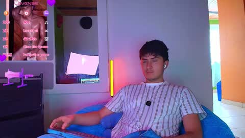 Snapshot of santyago_taylor chatting on 11/11/25, 07:58 Santyago online show from 11/11/25, 07:58