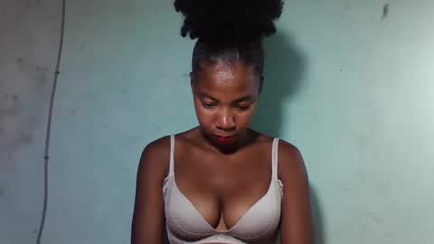 sanyah0123 online show from 12/19/25, 11:50