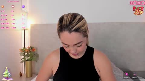 Snapshot of saori_newman chatting on 12/22/25, 12:02 Saori online show from 12/22/25, 12:02