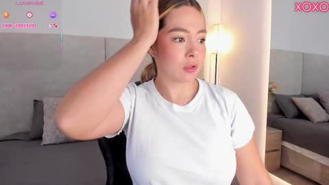 Snapshot of saori_newman chatting on 02/11/26, 11:48 Saori online show from 02/11/26, 11:48