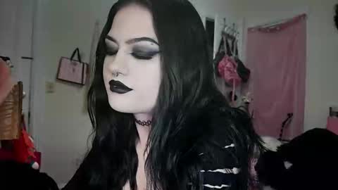 Snapshot of saphirerose1 chatting on 12/20/25, 11:23 Sapphire online show from 12/20/25, 11:23