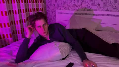 Snapshot of sapph1res chatting on 02/23/26, 04:37 sapph1res online show from 02/23/26, 04:37