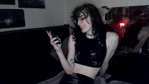 Snapshot of sapphicvoid chatting on 02/17/25, 03:04 Jade online show from 02/17/25, 03:04