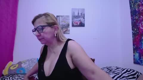 Snapshot of sara211 chatting on 12/05/24, 10:23 sara online show from 12/05/24, 10:23