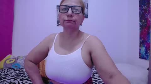 Snapshot of sara211 chatting on 12/11/24, 12:55 sara online show from 12/11/24, 12:55