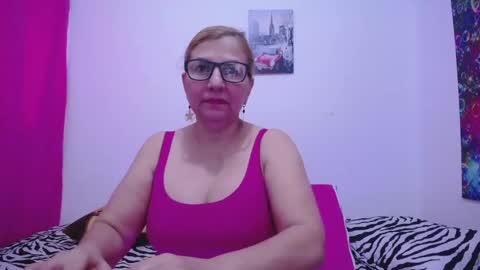 Snapshot of sara211 chatting on 12/29/24, 03:03 sara online show from 12/29/24, 03:03