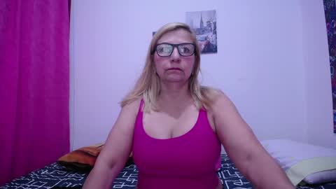 Snapshot of sara211 chatting on 02/01/25, 12:58 sara online show from 02/01/25, 12:58