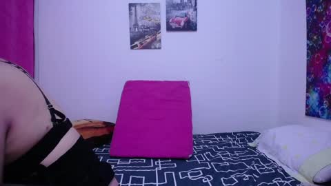 Snapshot of sara211 chatting on 02/06/25, 11:32 sara online show from 02/06/25, 11:32