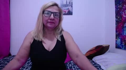 Snapshot of sara211 chatting on 02/24/25, 09:41 sara online show from 02/24/25, 09:41