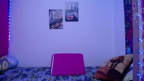 Snapshot of sara211 chatting on 03/10/25, 11:32 sara online show from 03/10/25, 11:32