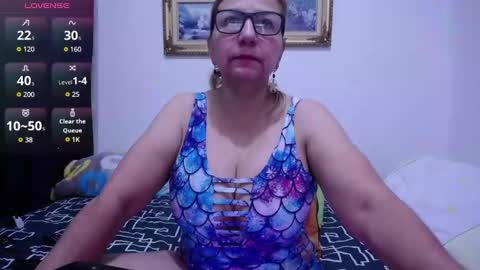 Snapshot of sara211 chatting on 10/04/25, 01:20 sara online show from 10/04/25, 01:20