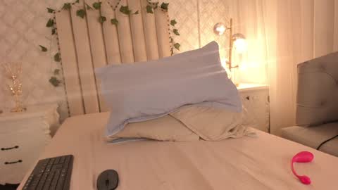 Sara online show from 12/19/24, 01:29