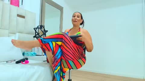 Snapshot of sara_bigass__ chatting on 06/07/26, 12:15 sara online show from 06/07/26, 12:15