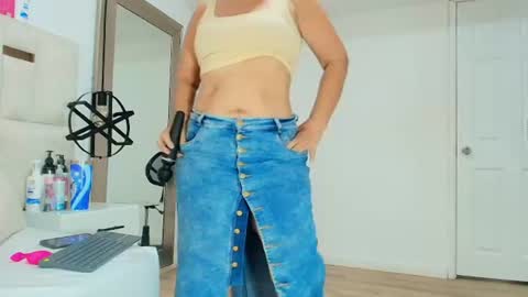 Snapshot of sara_bigass__ chatting on 06/26/26, 08:02 sara online show from 06/26/26, 08:02