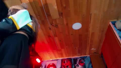 Snapshot of sara_buck chatting on 04/15/26, 06:09 sara_buck online show from 04/15/26, 06:09