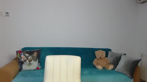 Im Sara I am happy to be here  online show from 12/04/24, 06:06