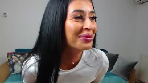 Im Sara I am happy to be here  online show from 02/19/25, 08:10