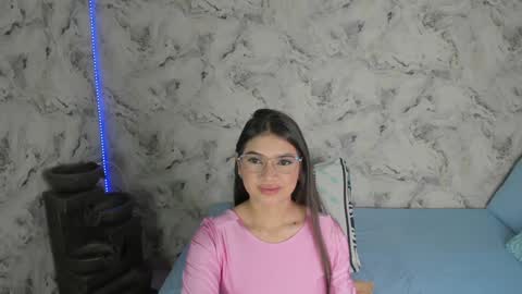 Snapshot of sara_fernandezz chatting on 12/23/24, 07:06 sara online show from 12/23/24, 07:06