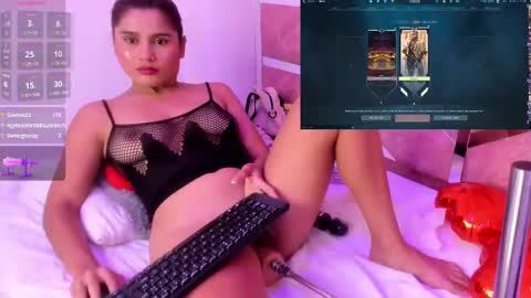 Snapshot of sara_hil chatting on 02/27/25, 11:48 Sara online show from 02/27/25, 11:48