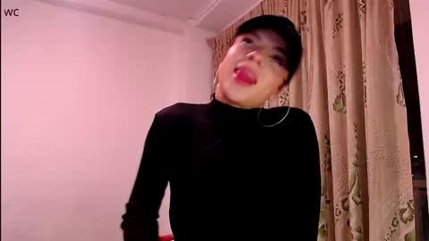 sara_johnson__ online show from 11/22/25, 11:48