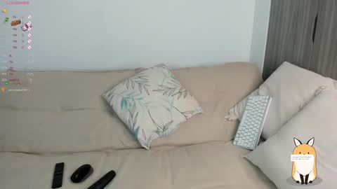 Snapshot of sara_kim_ chatting on 02/04/25, 01:34 Sara  new account  give me thomb up  Follow me   help me reach 15k followers again   online show from 02/04/25, 01:34