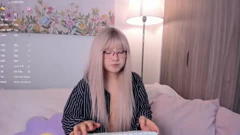 Snapshot of sara_kim_ chatting on 09/13/25, 11:26 Sara  new account  give me thomb up  Follow me   help me reach 15k followers again   online show from 09/13/25, 11:26