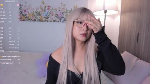 Snapshot of sara_kim_ chatting on 10/04/25, 11:14 Sara  new account  give me thomb up  Follow me   help me reach 15k followers again   online show from 10/04/25, 11:14