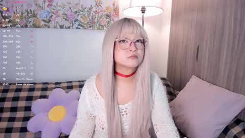 Snapshot of sara_kim_ chatting on 01/17/26, 10:46 Sara new account give me thomb up Follow me help me reach 15k followers again online show from 01/17/26, 10:46