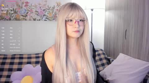 Snapshot of sara_kim_ chatting on 02/16/26, 10:39 Sara new account give me thomb up Follow me help me reach 15k followers again online show from 02/16/26, 10:39