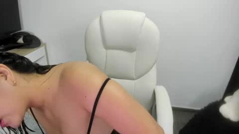 sarah  LIZCANO....... online show from 02/19/25, 09:50
