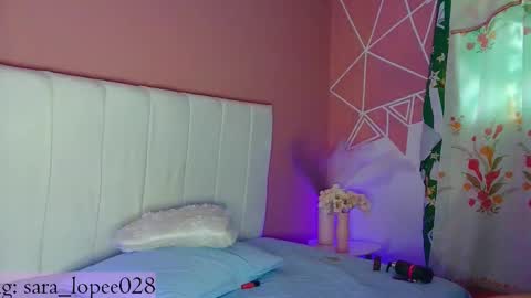 sara_lopee1 online show from 02/23/25, 12:16
