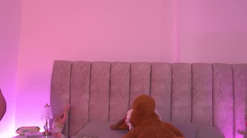 sara_lopee1 online show from 12/17/25, 12:00