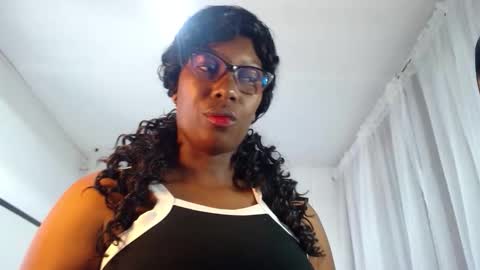 Snapshot of sara_marks chatting on 04/27/26, 10:57 S A R A online show from 04/27/26, 10:57