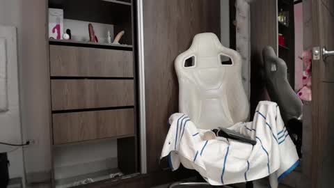 sara online show from 02/22/25, 01:00