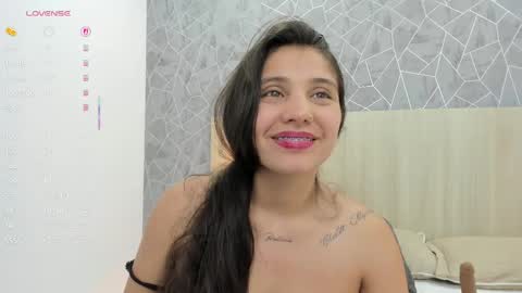Snapshot of sara_melo1 chatting on 05/28/26, 08:11 Sara Melo online show from 05/28/26, 08:11