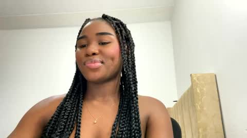 Snapshot of sara_muscle chatting on 05/26/26, 10:50 Sara online show from 05/26/26, 10:50