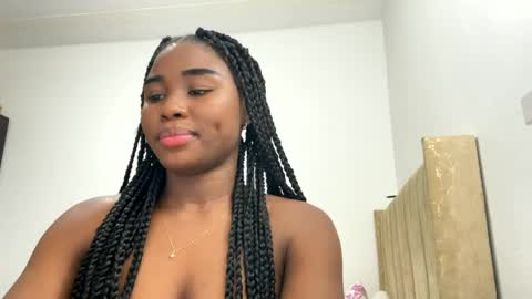 Snapshot of sara_muscle chatting on 05/27/26, 05:15 Sara online show from 05/27/26, 05:15