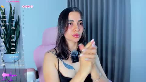 Snapshot of sara_ospina22 chatting on 06/23/26, 01:09 Sara online show from 06/23/26, 01:09