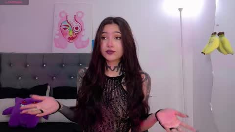 Sara online show from 10/27/25, 05:06