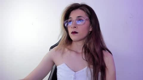 Snapshot of sara_roades chatting on 11/21/25, 07:45 sara_roades online show from 11/21/25, 07:45