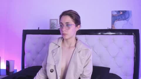 Snapshot of sara_roades chatting on 11/23/25, 12:32 sara_roades online show from 11/23/25, 12:32