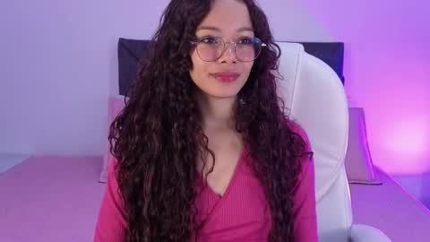 Snapshot of sara_sharma chatting on 09/11/25, 01:22 sara online show from 09/11/25, 01:22