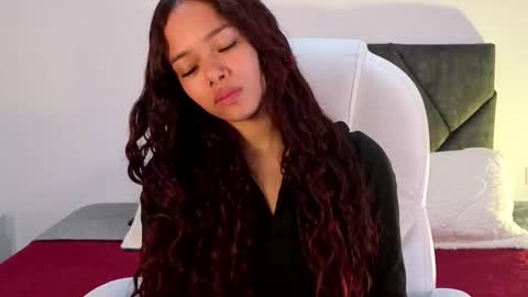 Snapshot of sara_sharma chatting on 09/17/25, 04:08 sara online show from 09/17/25, 04:08