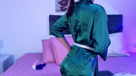 Snapshot of sara_sharma chatting on 09/18/25, 02:08 sara online show from 09/18/25, 02:08