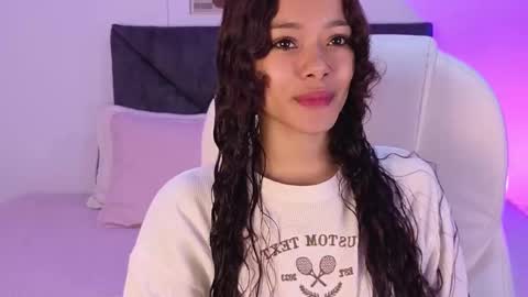 Snapshot of sara_sharma chatting on 10/01/25, 01:17 sara online show from 10/01/25, 01:17