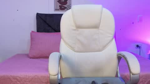 Snapshot of sara_sharma chatting on 11/20/25, 02:50 sara online show from 11/20/25, 02:50